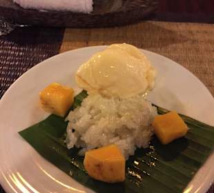 Sticky rice with mango! Yammy!