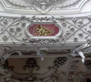 Plastischer Stuck an der Decke