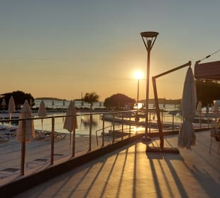 Poolanlage eines Hotels 