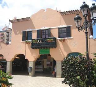 Läden unter den Arkaden