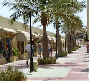 Einkaufsmeile zum Beach