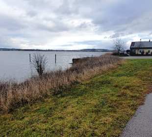 Am Ufer entlang