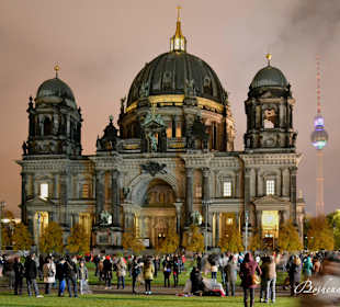 Berliner Dom by night