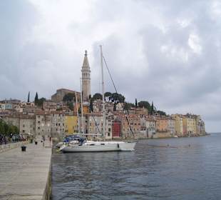 Blick vom Hafen auf die Altstadt