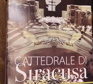 Hinweisschild zur Kathedrale