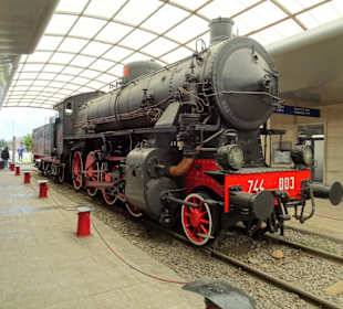 Alte Dampflok im Bahnhof Cagliari