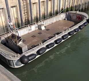 Urige B ooze im Hafen