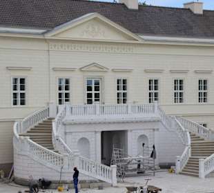 Blick in den Schlosshof mit Freitreppe