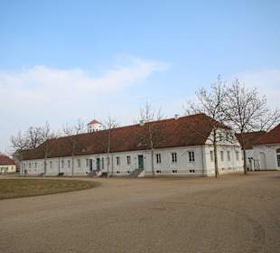 Innenhof und Wirtschaftsgebäude