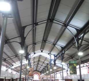 In der Markthalle von Loulé