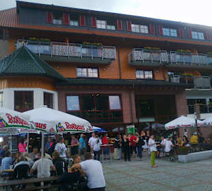 Unten Shop - oben Hotel