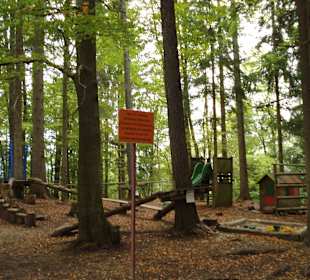 Spielplatz oben neben dem Klettergarten