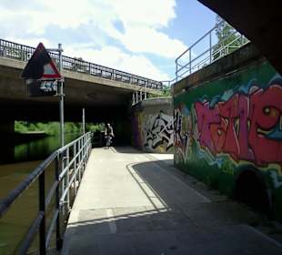 Free walls für Graffitisprayer an der Vogesenbrück