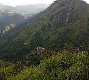 Blick auf das Hotel nahe Ella vom Little Adam's Peak 