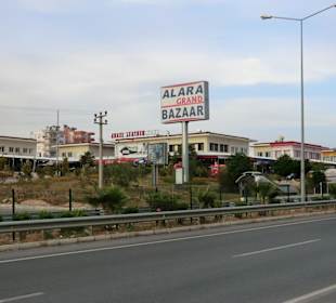 Blick auf den Bazaar von der Straße aus