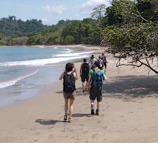 Tourgruppe am Strand