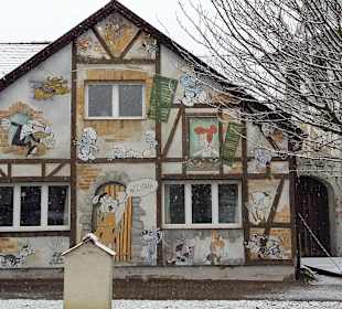 Ein Kindergarten hinter dem Hotel