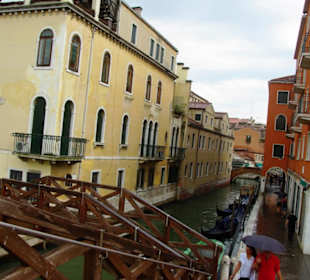Von einer Brücke aus