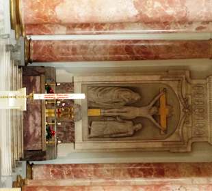 Zum Altar hin gesehen