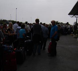 Flughafengebäude von außen