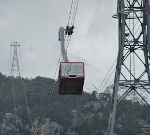 Eine Gondel kommt zur Talstation