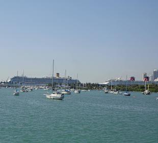 Blick auf den Kreuzfahrthafen