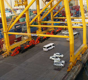 Containertermninal mit Shuttle