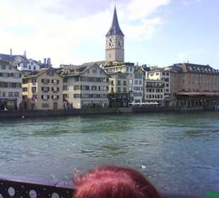 Frauenmünster vom Limmat aus gesehen