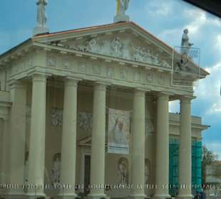 Blick aus dem Bus bei Regen auf St. Stanislaus
