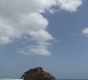 Schiffsrack Santa Maria unter der Abflugschneißen