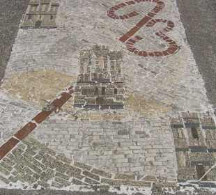 Straßenverzierung auf dem Weg