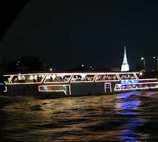 Gegenverkehr auf dem Chao Praya