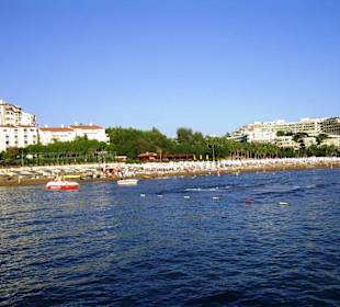 Sicht auf den Strand vom Steg aus