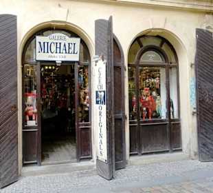 Marionetten in der Galerie Michael