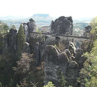 Die Basteibrücke mit dem 416 m hohen Lilienstein