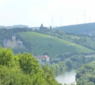 Blick von der Bismarckhöhe zum Schloss Mainberg