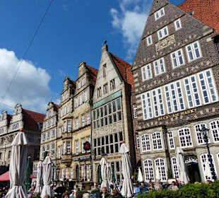 Schöner Markplatz am Rathaus