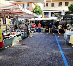 Rundgang über den Markt von Malcesine