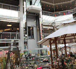 Eingangsbereich mit Fahrstuhl