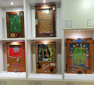 Alte Flipper im Automatenmuseum