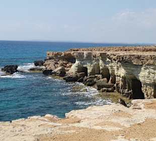 Höhlen auf dem Weg zum Kap