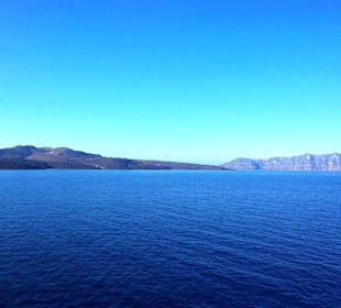 Santorin selbst im Bild Landschaft, Stadt
