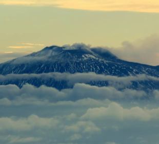 Der Ätna bei Sonnenaufgang (vom Flugzeug aus)