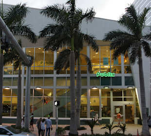 Supermarkt direkt gegenüber