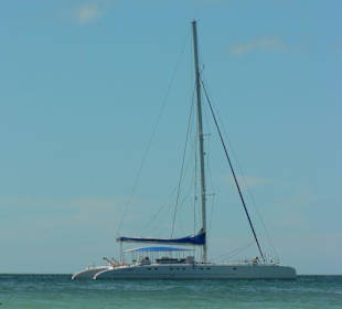 Katamaran vor Cajo Blanco