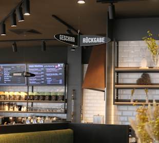 Kaffeepause im Selbstbedienungscafé Peters am Leo