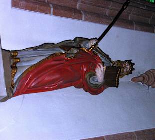 Am Altar herum