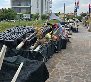 Gerätschaft am Hafen