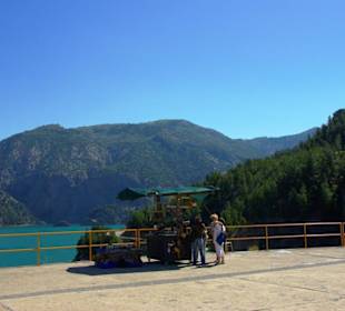 Der Staudamm selbst in voller Pracht