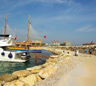 Neuer kleiner Hafen beim Hotel Royal Dragon